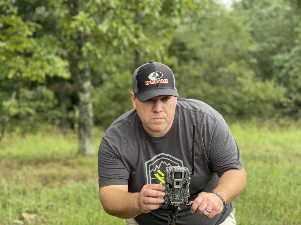 Stay On A Deer's Trail With Summer And Fall Game Camera Transitions